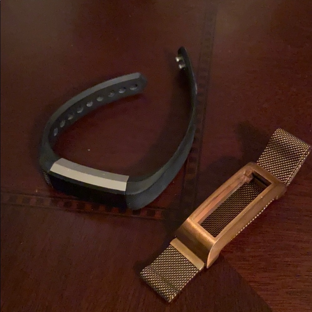 Fit bit Alta device + 2 small bands